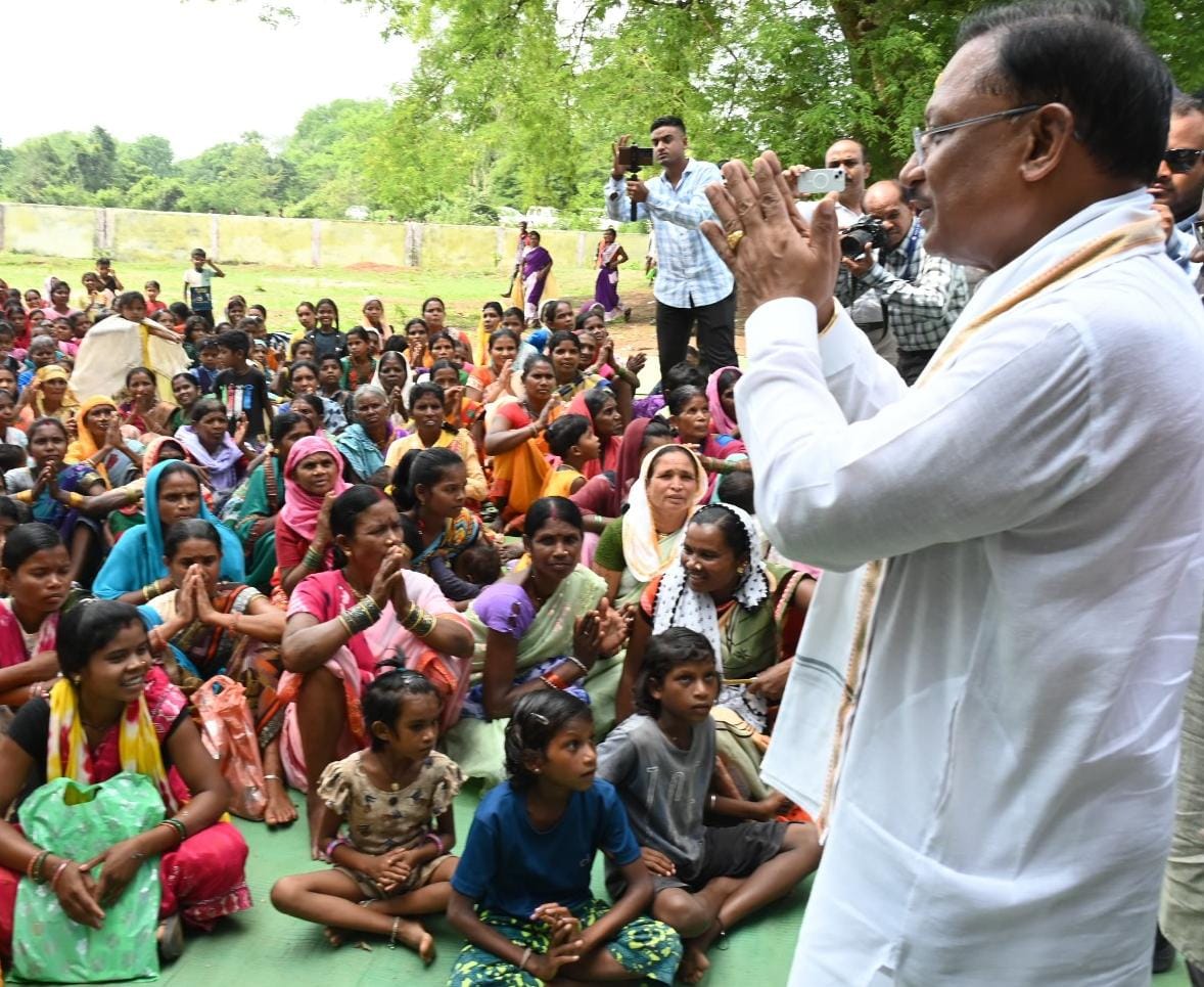 CG NEWS: मुख्यमंत्री साय ने ग्राम नारायणपाल में सुशासन चौपाल लगाकर जरूरतमंदों के साथ किया संवाद, कहा – हर जरूरतमंद के साथ खड़ी है सरका…