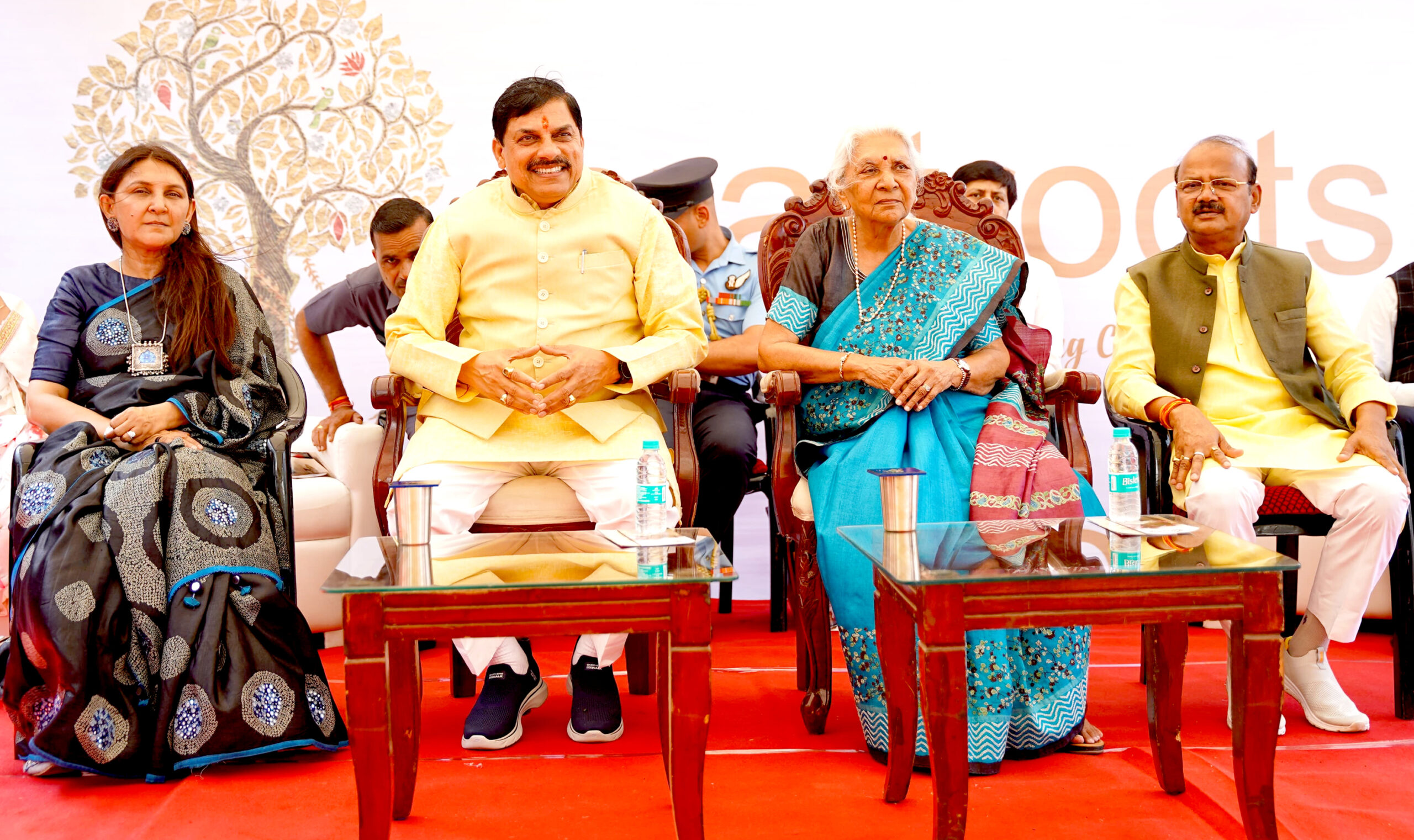 MP News: पारम्परिक शिल्पकला, आत्मनिर्भरता व स्वावलंबन का आधार है : मुख्यमंत्री डॉ. यादव… MP News: पारम्परिक शिल्पकला, आत्मनिर्भरता व स्वावलंबन का आधार है : मुख्यमंत्री डॉ. यादव…
