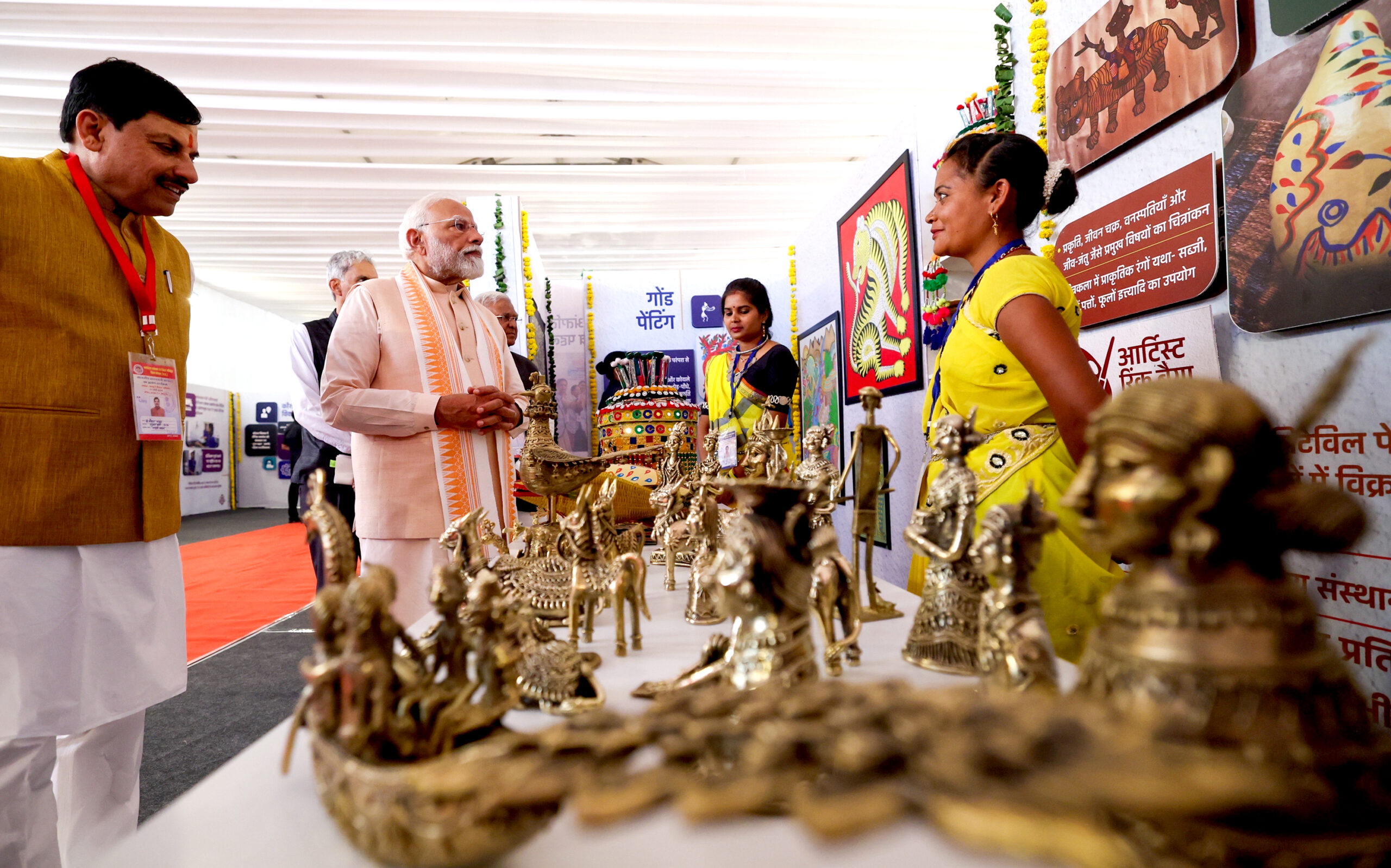 MP News: प्रधानमंत्री मोदी ने अहिल्याबाई होल्कर की 300वीं जयंती पर महिला सशक्तिकरण महासम्मेलन में की शिरकत, केंद्रित प्रदर्शनी का किया अवलोकन….