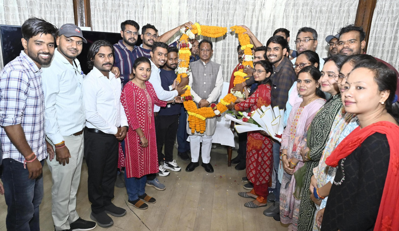 CG-  मुख्यमंत्री साय की पहल से छत्तीसगढ़ के शिक्षकों के जीवन में लौटी खुशियाँ: 26 सौ से अधिक युवाओं के भविष्य को सुरक्षित करने का ऐतिहासिक निर्णय….