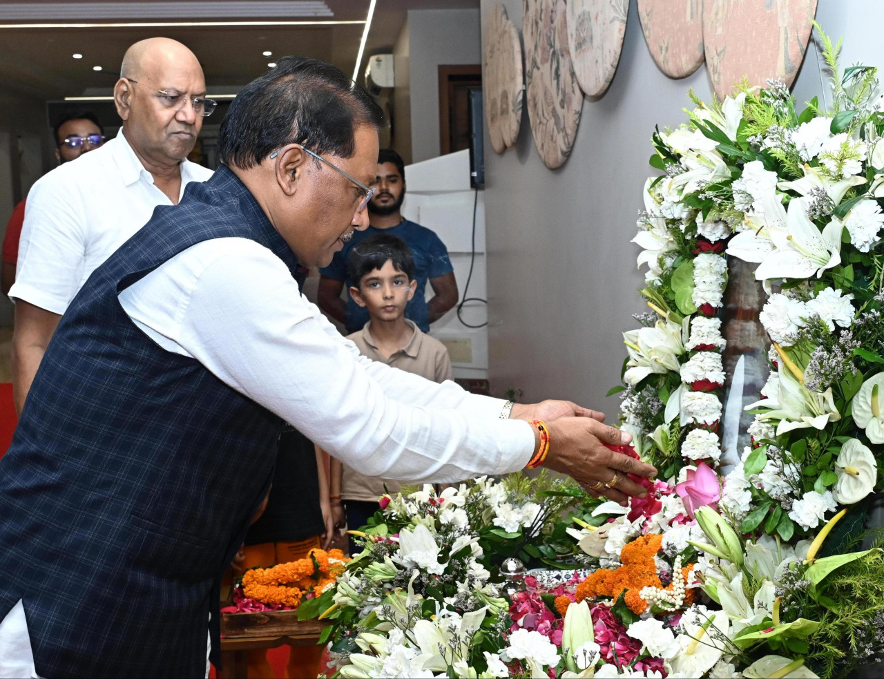 CG News: मुख्यमंत्री विष्णुदेव साय ने स्वर्गीय रामजीलाल अग्रवाल को अर्पित की श्रद्धांजलि…. CG News: मुख्यमंत्री विष्णुदेव साय ने स्वर्गीय रामजीलाल अग्रवाल को अर्पित की श्रद्धांजलि….