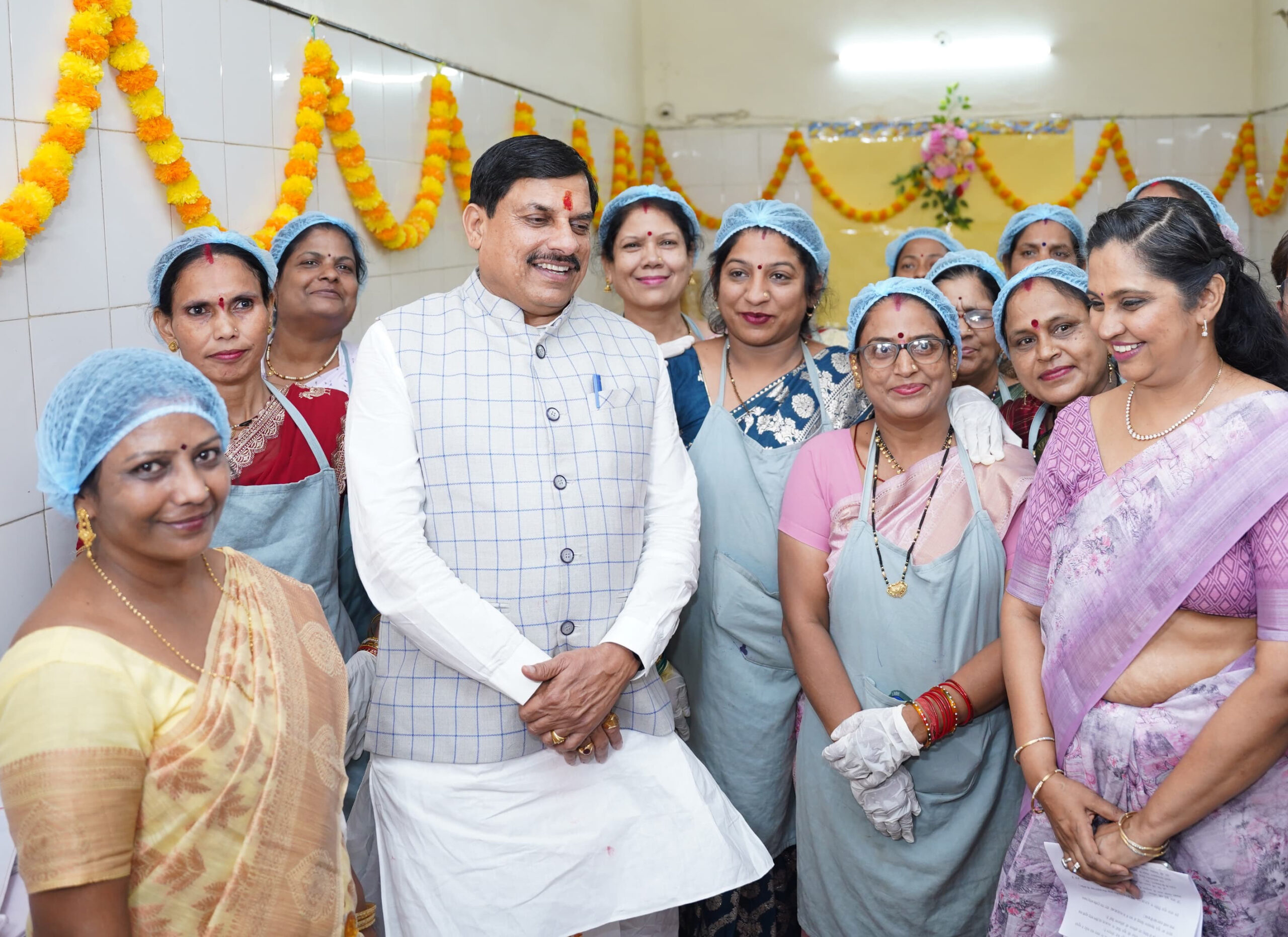 MP NEWS- लिज्जत उत्पादों का स्वाद बहनों की मेहनत का नतीजा: CM डॉ. यादव ने की श्री महिला गृह उद्योग समिति की सराहना, सहायता कोष से 5 लाख की घोषणा…. MP NEWS- लिज्जत उत्पादों का स्वाद बहनों की मेहनत का नतीजा: CM डॉ. यादव ने की श्री महिला गृह उद्योग समिति की सराहना, सहायता कोष से 5 लाख की घोषणा….