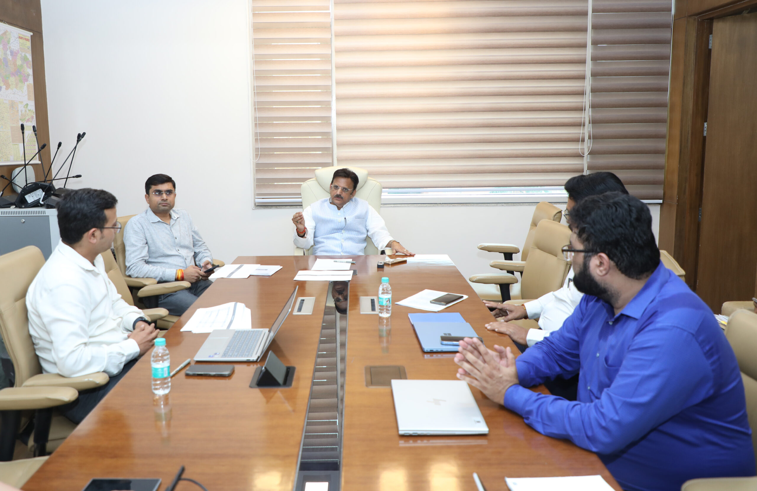 MP News- स्वास्थ्य क्षेत्र में 49,990 करोड़ के निवेश प्रस्तावों की समीक्षा: डिप्टी CM ने कहा – प्रस्तावों को साकार करने हेतु दें आवश्यक मार्गदर्शन और सहयोग… MP News- स्वास्थ्य क्षेत्र में 49,990 करोड़ के निवेश प्रस्तावों की समीक्षा: डिप्टी CM ने कहा – प्रस्तावों को साकार करने हेतु दें आवश्यक मार्गदर्शन और सहयोग…