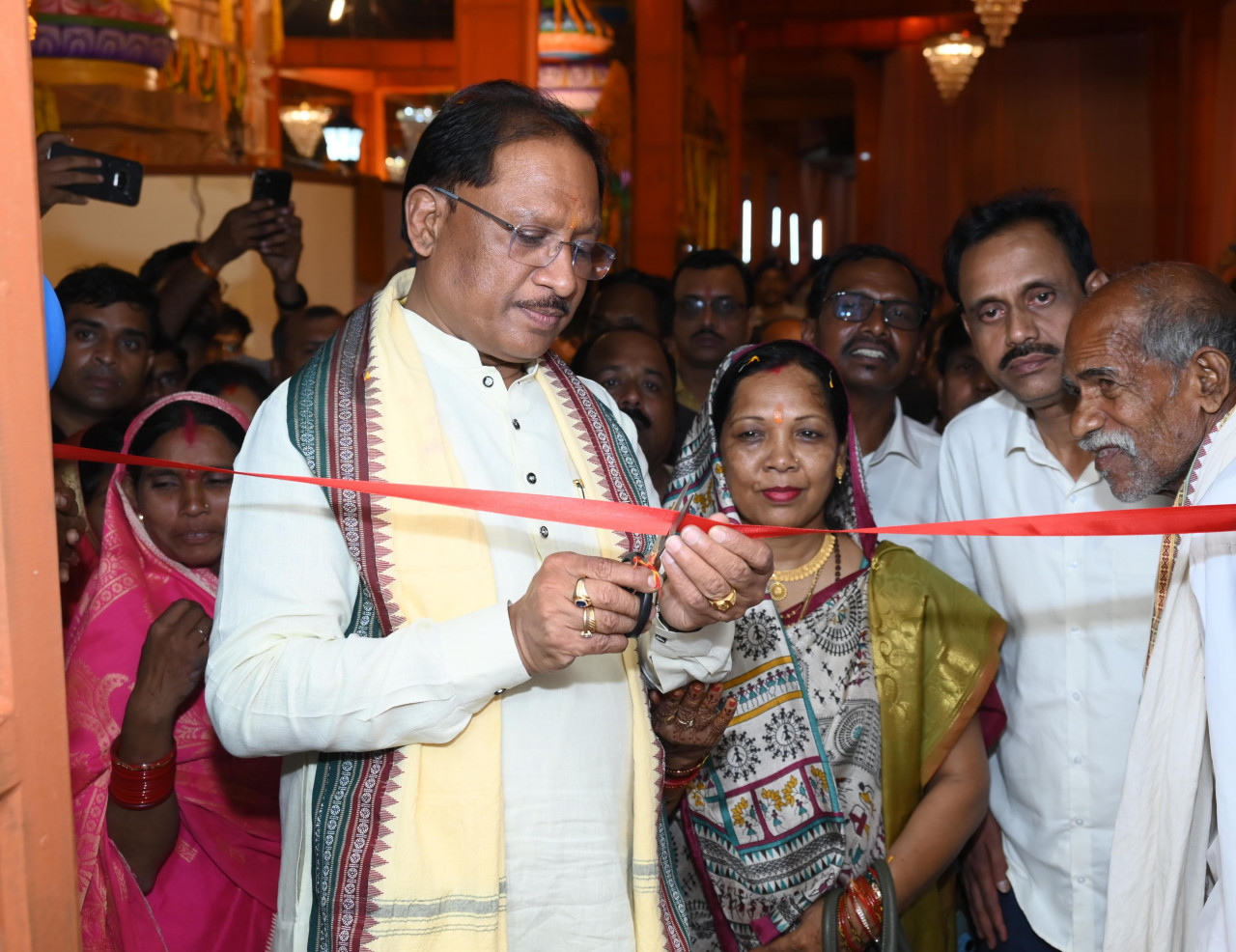 CG NEWS: मुख्यमंत्री विष्णुदेव साय ने पीएम आवास योजना के तहत कराया गृह प्रवेश, संतु चक्रेस को मिला नया आशियाना, CM ने किया चाबी हस्तांतरण….