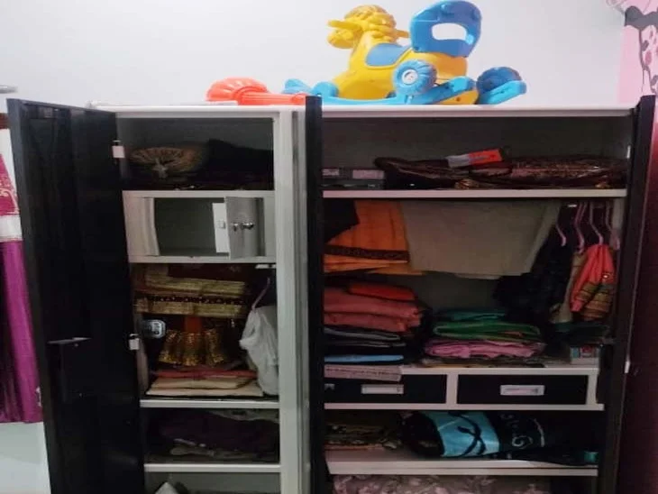 CG News: पुलिस कॉन्स्टेबल के घर चोरी, अलमारी का लॉकर तोड़कर चोरों ने दिया वारदात को अंजाम…