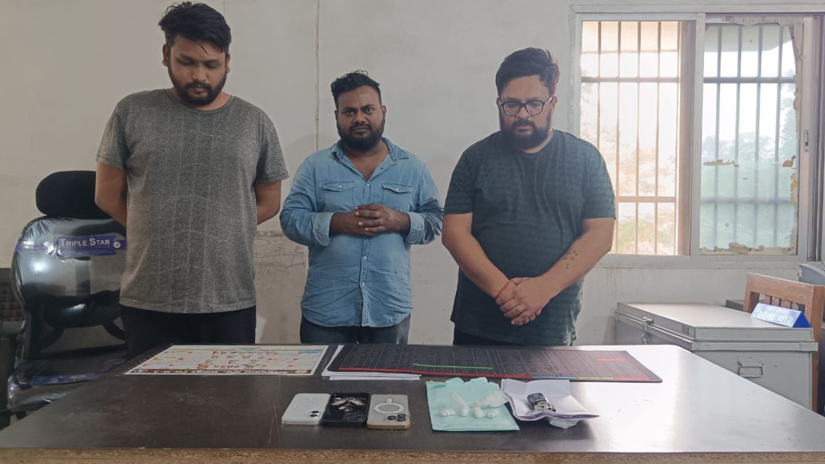 CG Crime- ड्रग माफिया पर पुलिस की कार्रवाई: कार से चल रही थी कोकीन की सप्लाई, तस्करी करते पकड़े गए तीन आरोपी, पुलिस ने मारा छापा…