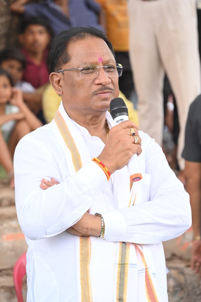 CG NEWS- झुरानदी में मुख्यमंत्री साय की अनपेक्षित आमद से ग्रामीण हुए अभिभूत, बरगद की छांव में लगी चौपाल, मुख्यमंत्री ने ग्रामीणों से किया आत्मीय संवाद….