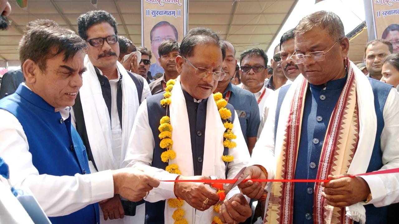 CG News: मुख्यमंत्री विष्णुदेव साय ने किया मंडला के रामनगर में सातवें आदि उत्सव का शुभारंभ, जनजातीय संस्कृति और गौरव का भव्य मंच बना उत्सव स्थल…