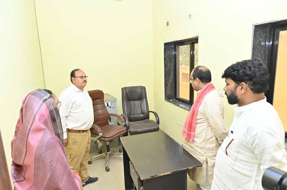 डिप्टी सीएम ने सीएमओ को निलंबित किया