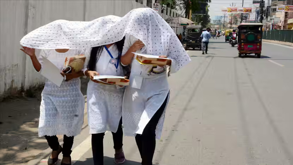 रायपुर-बिलासपुर में 50 किमी की रफ्तार से हवा चलेगी, दुर्ग-सरगुजा में गरज-चमक के साथ बौछारें पड़ेंगी