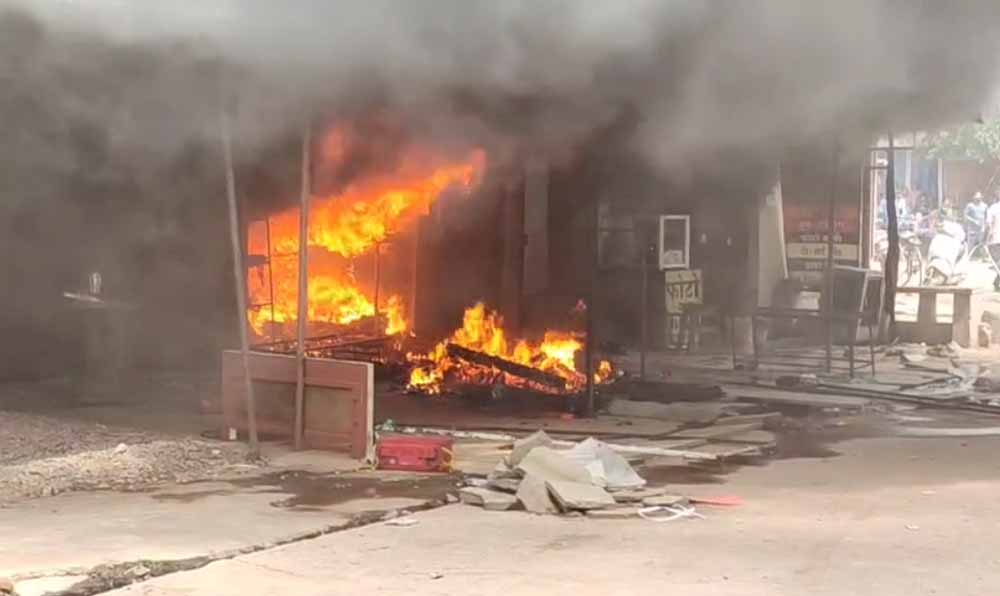 सुपेला होजियरी मार्केट की एक दुकान में लगी भीषण आग, लाखों का सामान जलकर हुआ खाक