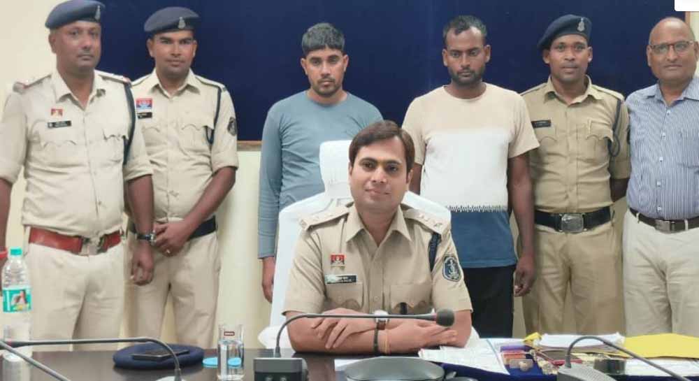 फर्जी दस्तावेज़ बनाने वाले एक अंतरराज्यीय गिरोह का पर्दाफाश, उत्तर प्रदेश के 2 युवक गिरफ्तार फर्जी दस्तावेज़ बनाने वाले एक अंतरराज्यीय गिरोह का पर्दाफाश, उत्तर प्रदेश के 2 युवक गिरफ्तार