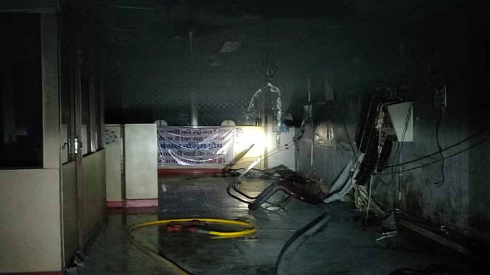 यूनियन बैंक में लगी आग, घंटों की मशक्कत के बाद पाया काबू