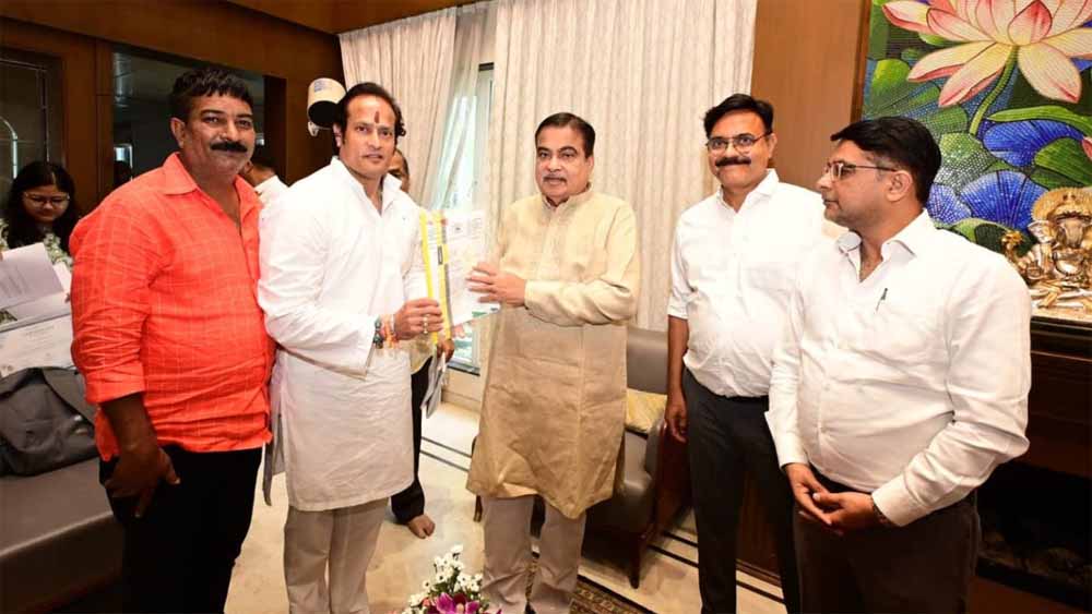 पूर्व विधायक विकास उपाध्याय ने केंद्रीय मंत्री नितिन गडकरी से कुम्हारी टोल प्लाजा को लेकर की मुलाकात