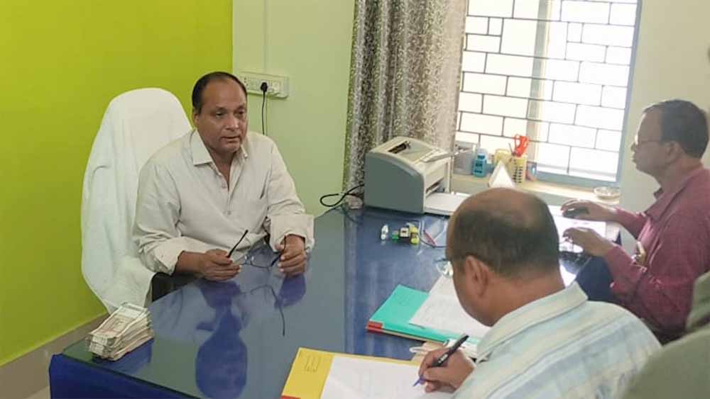 लोक निर्माण विभाग के विद्युत यांत्रिकी के कार्यपालन अभियंता को दो लाख की रिश्वत लेते ACB ने रंगे हाथ पकड़ा लोक निर्माण विभाग के विद्युत यांत्रिकी के कार्यपालन अभियंता को दो लाख की रिश्वत लेते ACB ने रंगे हाथ पकड़ा