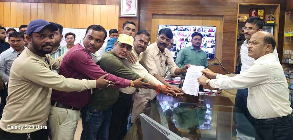 अवैध रेत खनन : कलेक्टर ने माइनिंग अधिकारी को थमाया शोकॉज नोटिस अवैध रेत खनन : कलेक्टर ने माइनिंग अधिकारी को थमाया शोकॉज नोटिस