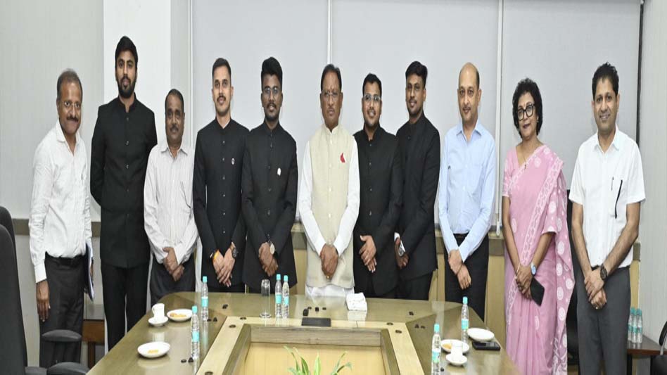 मुख्यमंत्री विष्णुदेव साय से भारतीय प्रशासनिक सेवा 2024 बैच के प्रशिक्षु अधिकारियों ने की सौजन्य मुलाकात