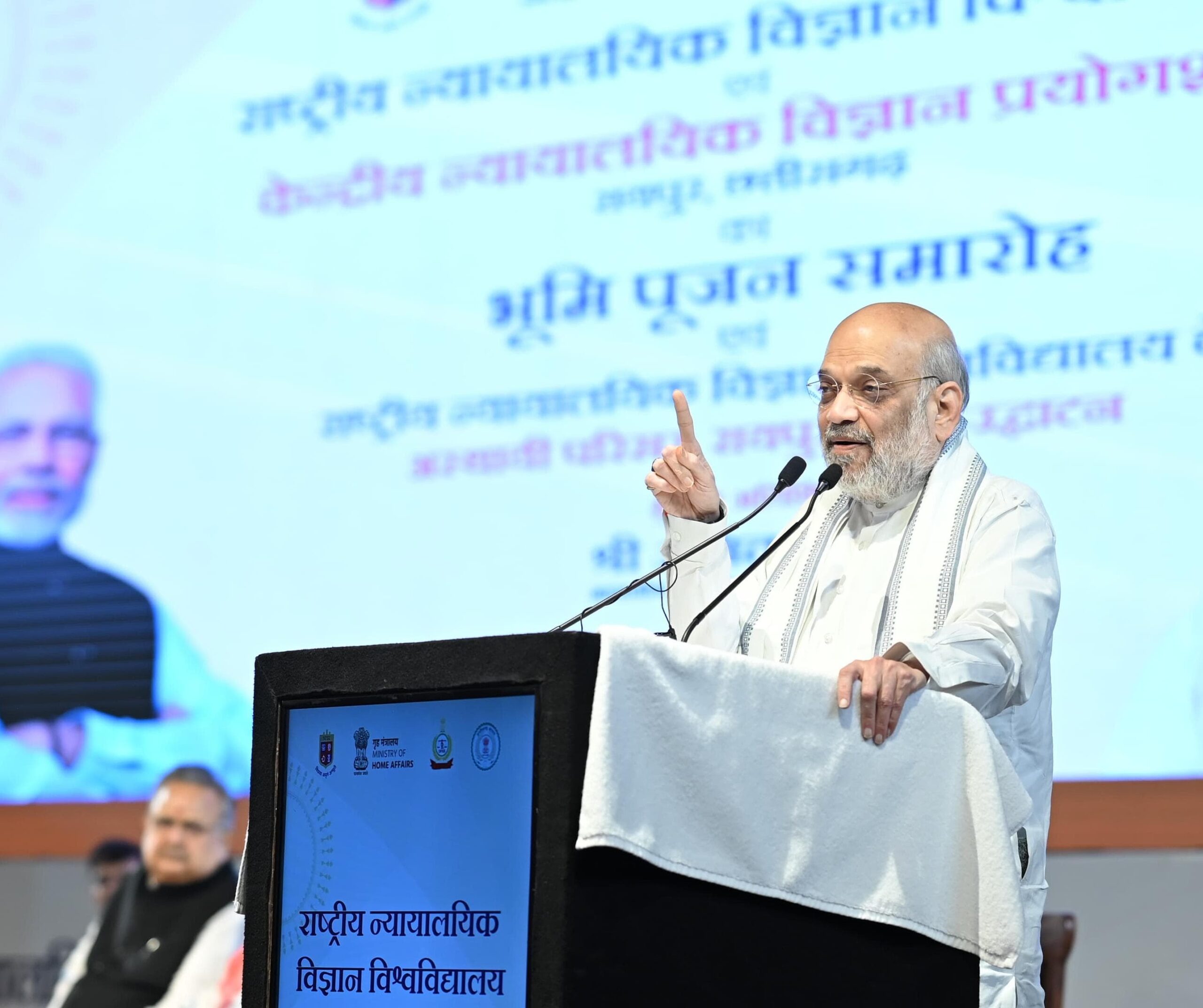 Amit Shah in Raipur: गृह मंत्री शाह की नक्सलियों को चेतावनी’हथियार डाल दो, नहीं तो बारिश में भी सोने नहीं देंगे’,