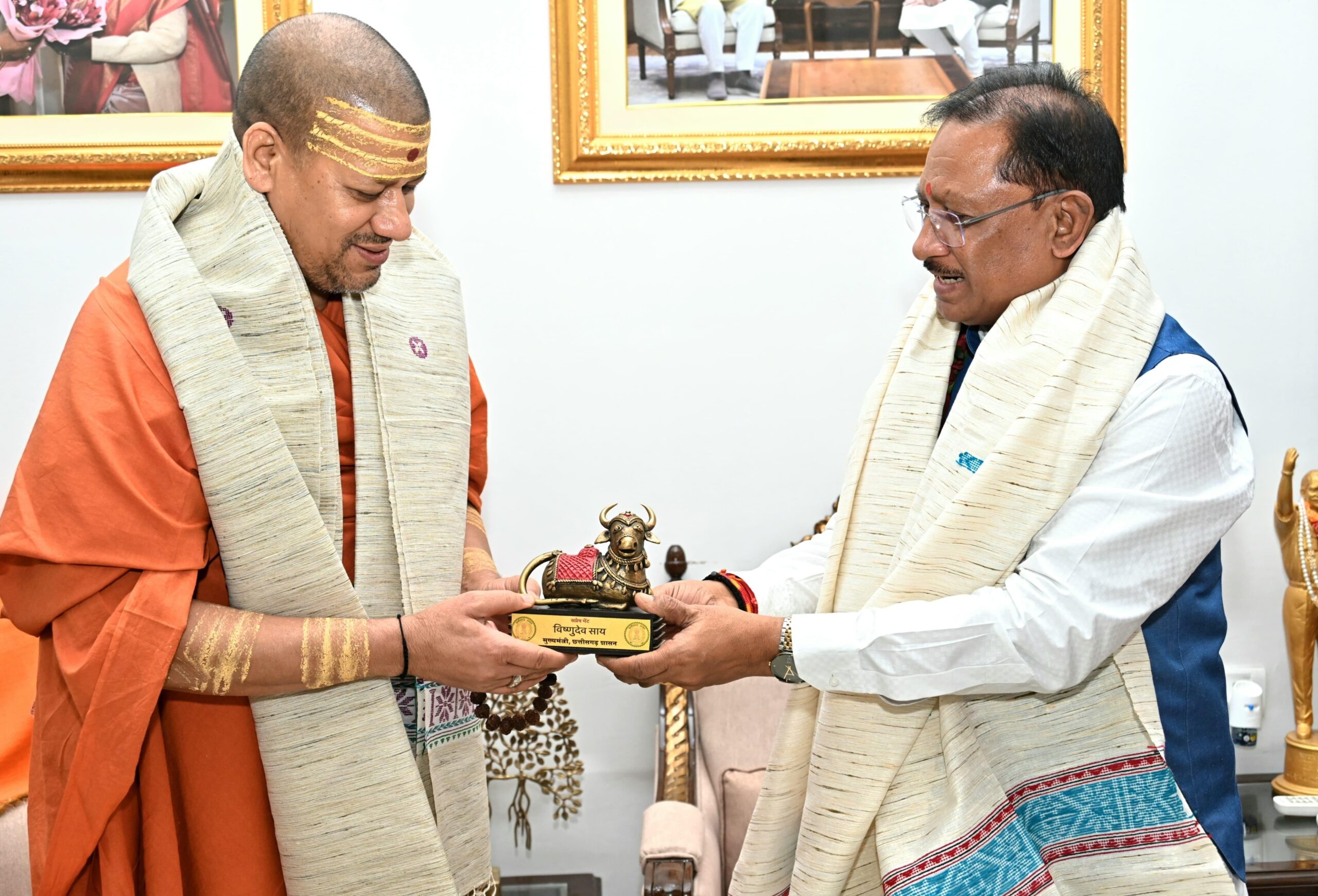 CG NEWS : मुख्यमंत्री  विष्णु देव साय से निरंजन पीठाधीश्वर महामंडलेश्वर डॉ. स्वामी कैलाशनंद गिरी जी महाराज ने की सौजन्य भेंट…