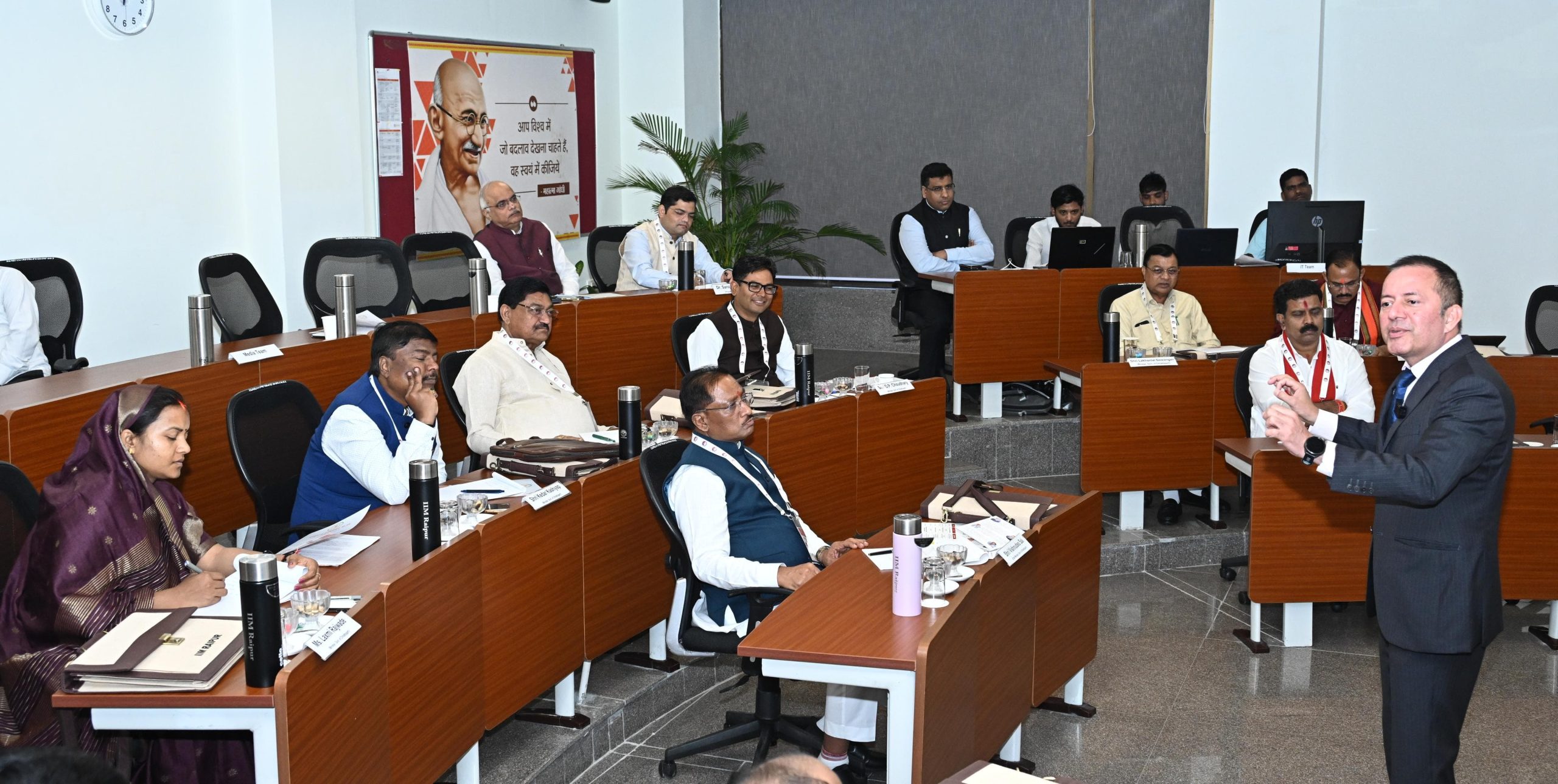 CG NEWS: मुख्यमंत्री विष्णु देव साय ने ‘चिंतन शिविर 2.0’ को बताया नीति-निर्माण का सशक्त मंच, IIM रायपुर में मंत्रियों ने सीखी सुशासन और नेतृत्व की बारीकियां…