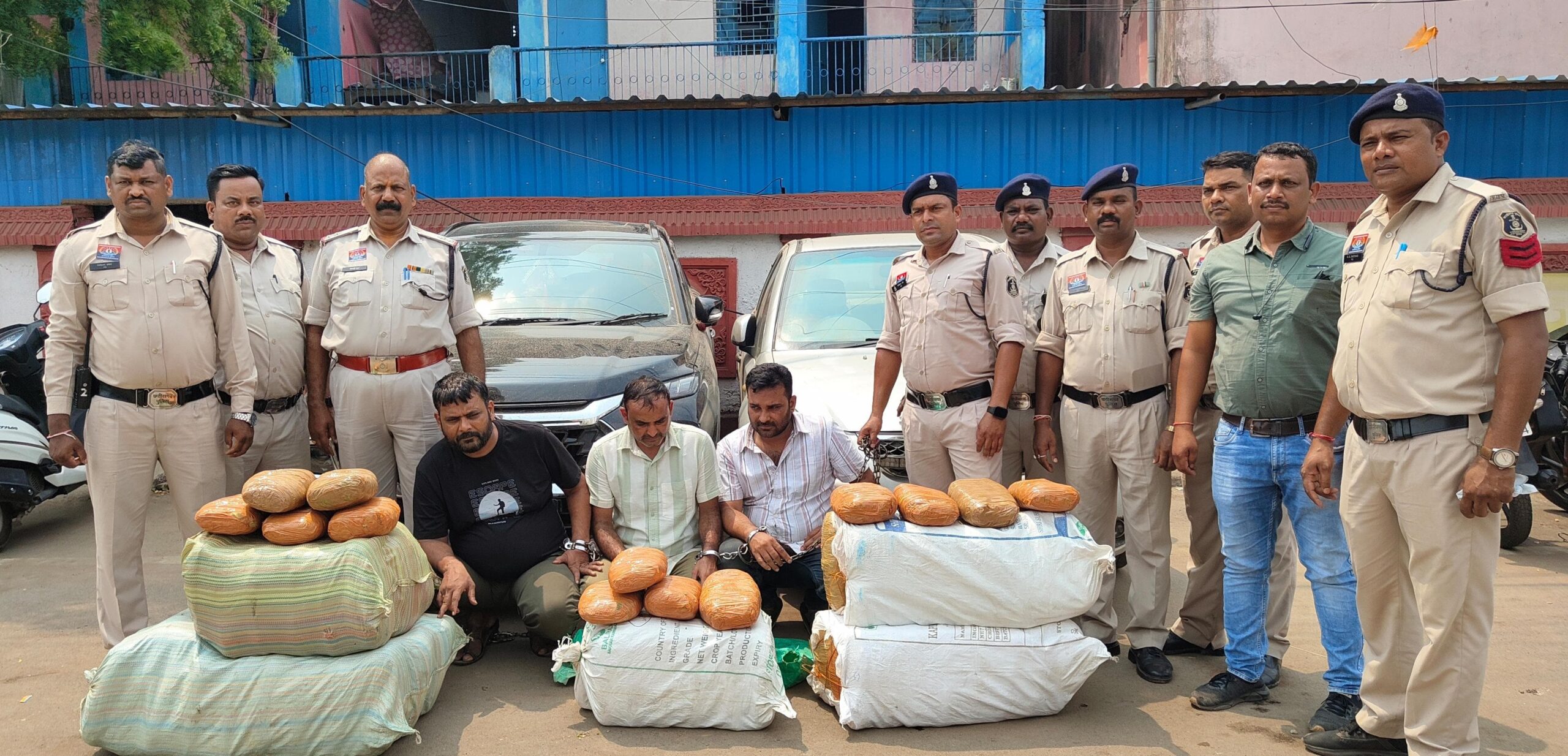 CG Crime News- नशे के खिलाफ बड़ी कार्रवाई: 105 किलो गांजा के साथ 3 अंतरराज्यीय तस्कर गिरफ्तार, यूपी ले जा रहे थे माल…