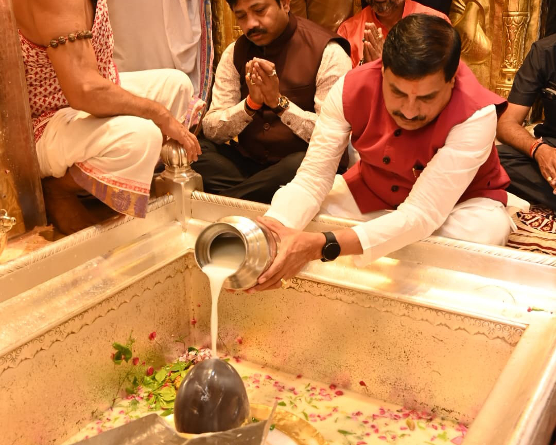 MP NEWS: मुख्यमंत्री डॉ. यादव ने वाराणसी में किये बाबा काशी विश्वनाथ के दर्शन…