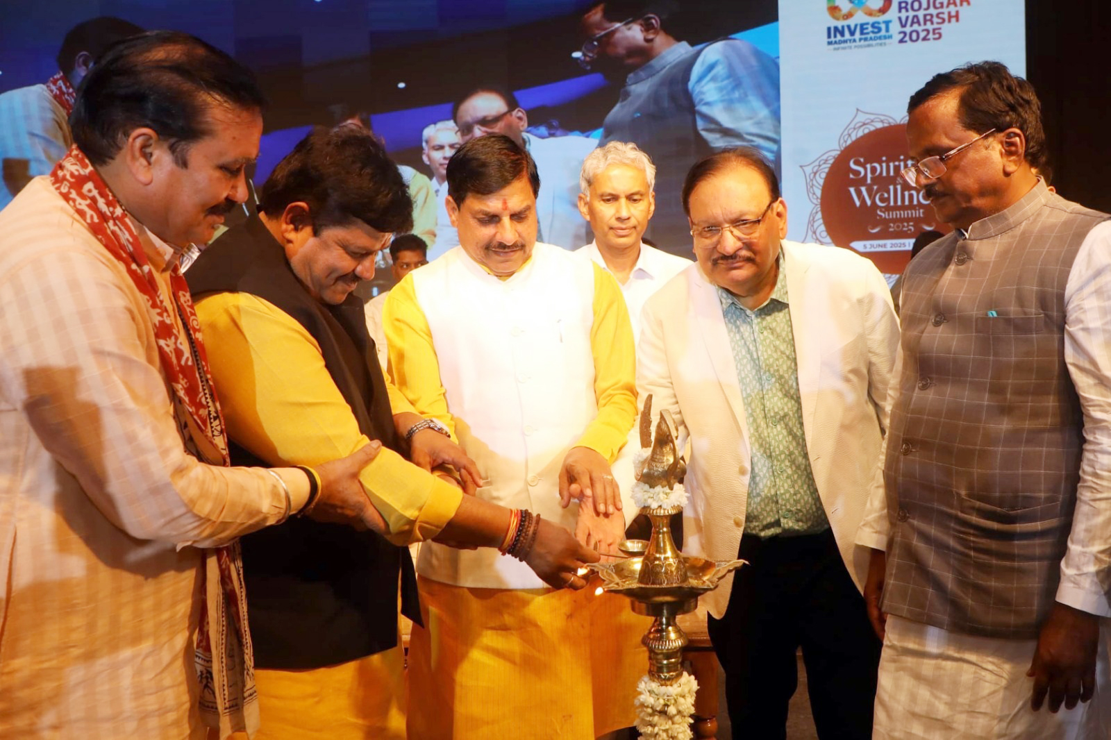 MP News- स्पिरिचुअल और वेलनेस समिट-2025: सीएम डॉ. मोहन यादव ने किया शुभारंभ, कहा– मध्यप्रदेश अपार संभावनाओं वाला प्रदेश…. MP News- स्पिरिचुअल और वेलनेस समिट-2025: सीएम डॉ. मोहन यादव ने किया शुभारंभ, कहा– मध्यप्रदेश अपार संभावनाओं वाला प्रदेश….