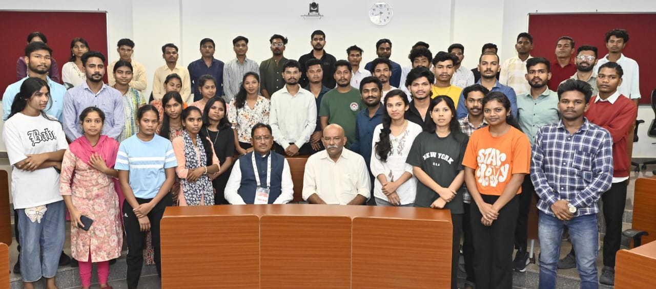 CG NEWS- दंतेवाड़ा के युवाओं को मिला आईआईएम रायपुर से नया उड़ान मंच, उद्यमिता सर्टिफिकेट प्रोग्राम बैच-2 का हुआ सफल समापन…