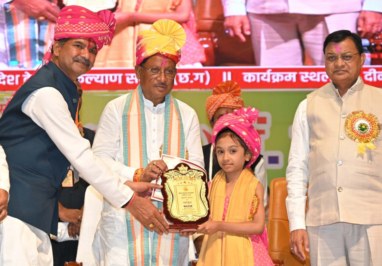 CG NEWS: मुख्यमंत्री विष्णु देव साय ने देवांगन समाज को बताया छत्तीसगढ़ की प्रगति का सहभागी, शिक्षा और व्यवसाय में सराहनीय योगदान की सराहना की…. CG NEWS: मुख्यमंत्री विष्णु देव साय ने देवांगन समाज को बताया छत्तीसगढ़ की प्रगति का सहभागी, शिक्षा और व्यवसाय में सराहनीय योगदान की सराहना की….