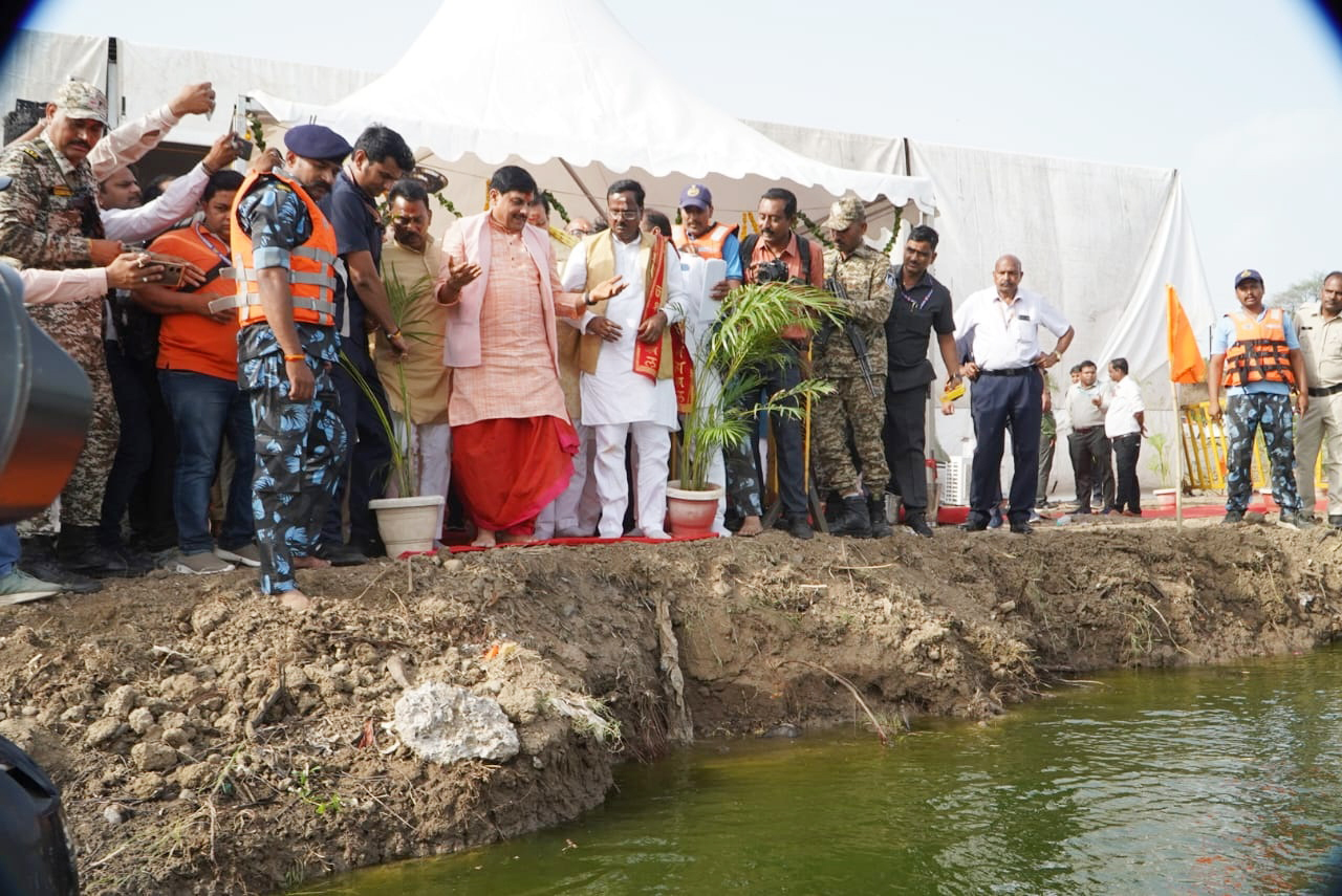 MP NEWS: मुख्यमंत्री डॉ. यादव ने 864 करोड़ रुपए की लागत से 29 किमी लंबे शिप्रा घाट और 21 बैराजों के निर्माण कार्यों का किया शिलान्यास…