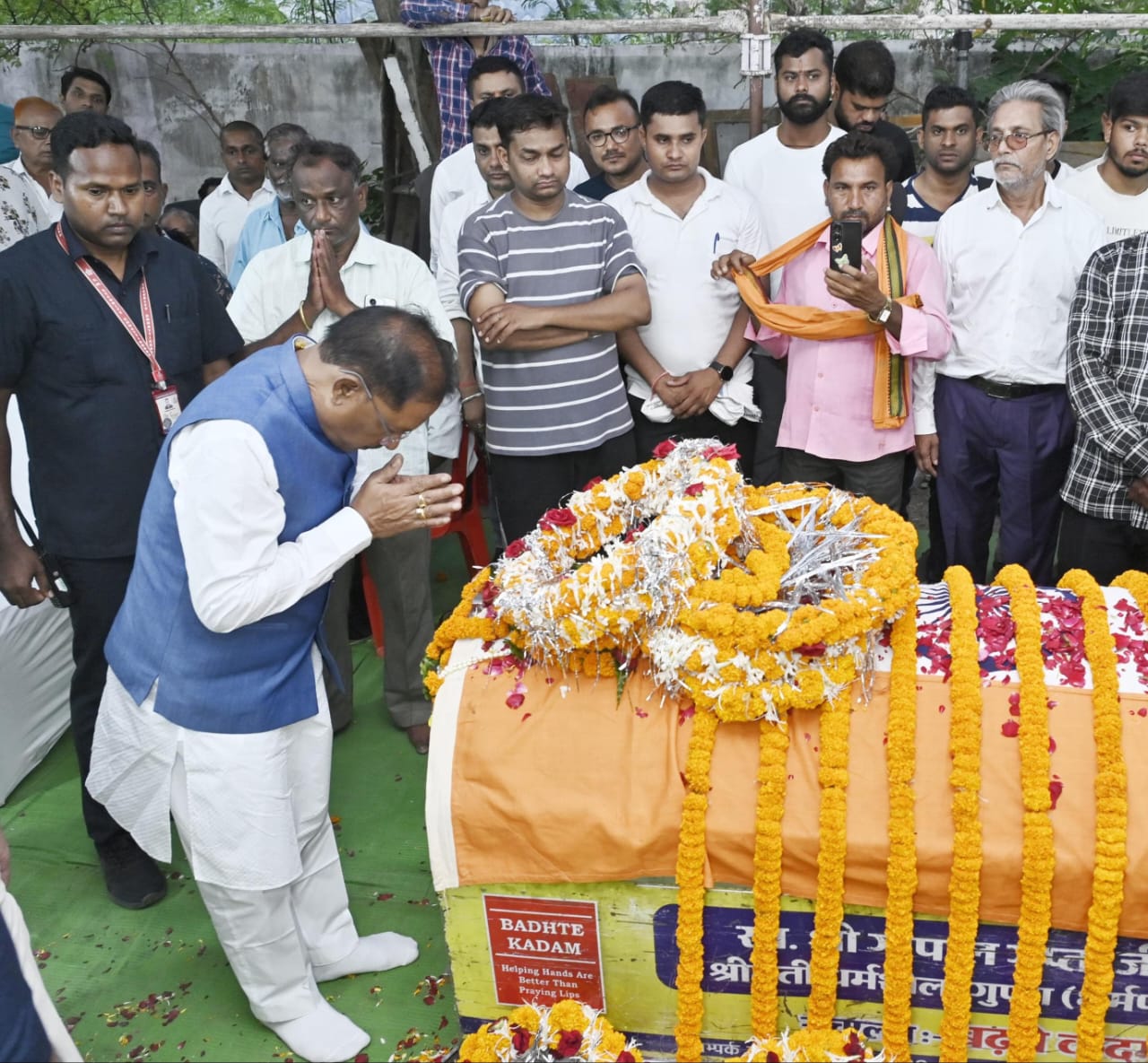 CG News: मुख्यमंत्री विष्णु देव साय ने शहीद एएसपी आकाश राव गिरपुंजे के निवास पहुंचकर पुष्प चक्र अर्पित कर दी श्रद्धांजलि…