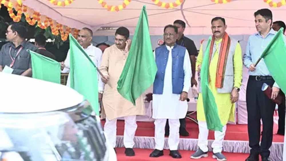 छत्तीसगढ़ के हर कोने तक पहुंचेगी राहत: CM साय ने 151 नई स्वास्थ्य गाड़ियों को किया रवाना