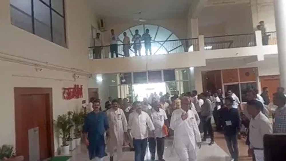 ED छापे के बीच विधानसभा पहुंचे भूपेश बघेल, सदन में गूंजे जिंदाबाद के नारे