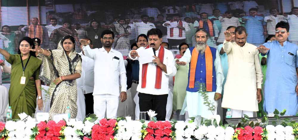 पौधरोपण करना पुनीत और प्रेरणादायी कार्य: उप मुख्यमंत्री विजय शर्मा