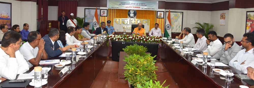 केवल रिपोर्ट पर निर्भर न रहें, निचले स्तर पर जाकर योजनाओें का क्रियान्वयन देखें : डेका