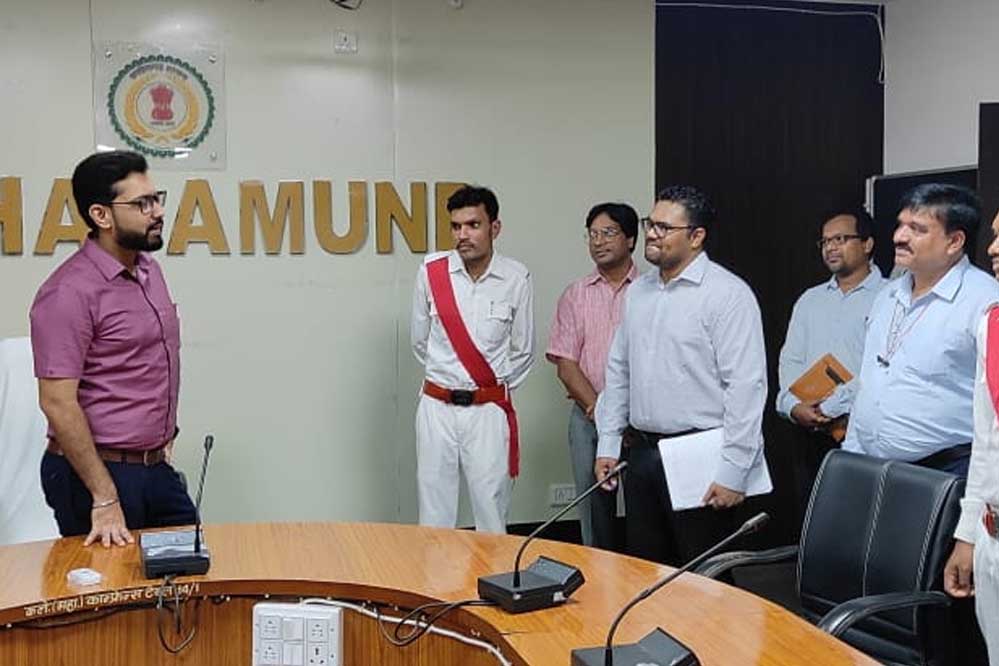 महासमुंद : समय सीमा बैठक में कलेक्टर ने दिए महत्वपूर्ण निर्देश, विकास कार्यों में गति लाने पर जोर