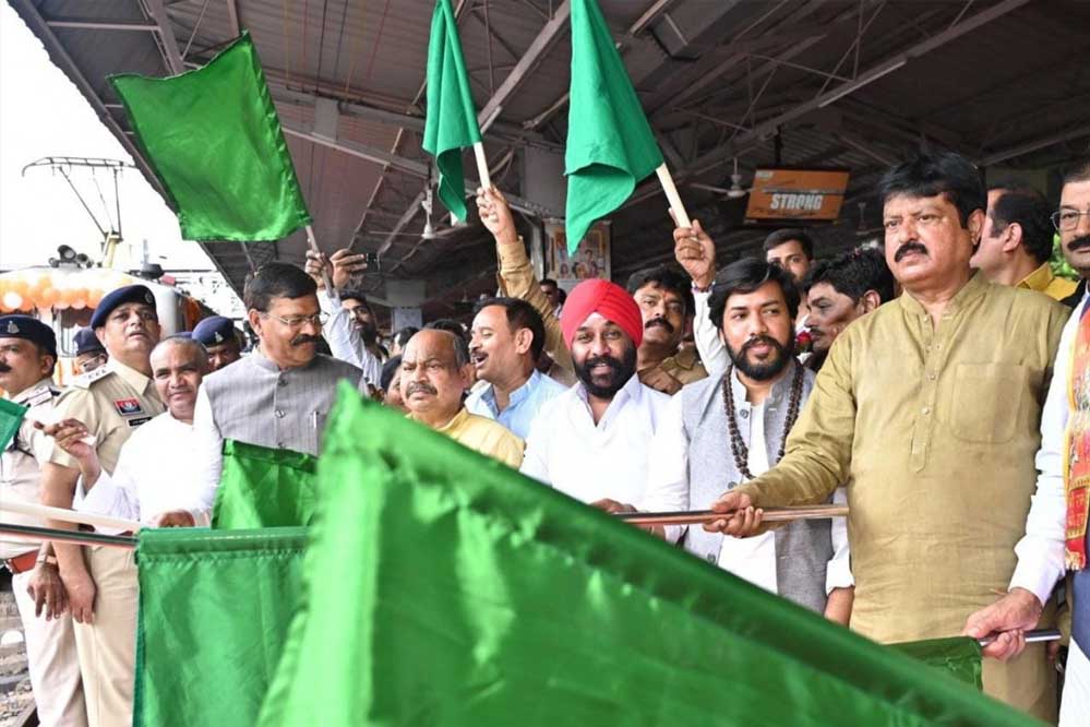 रायपुर : रजत जयंती वर्ष में सांस्कृतिक चेतना को नई उड़ान: ‘श्री रामलला दर्शन योजना’ अंतर्गत रायपुर से विशेष ट्रेन हुई रवाना