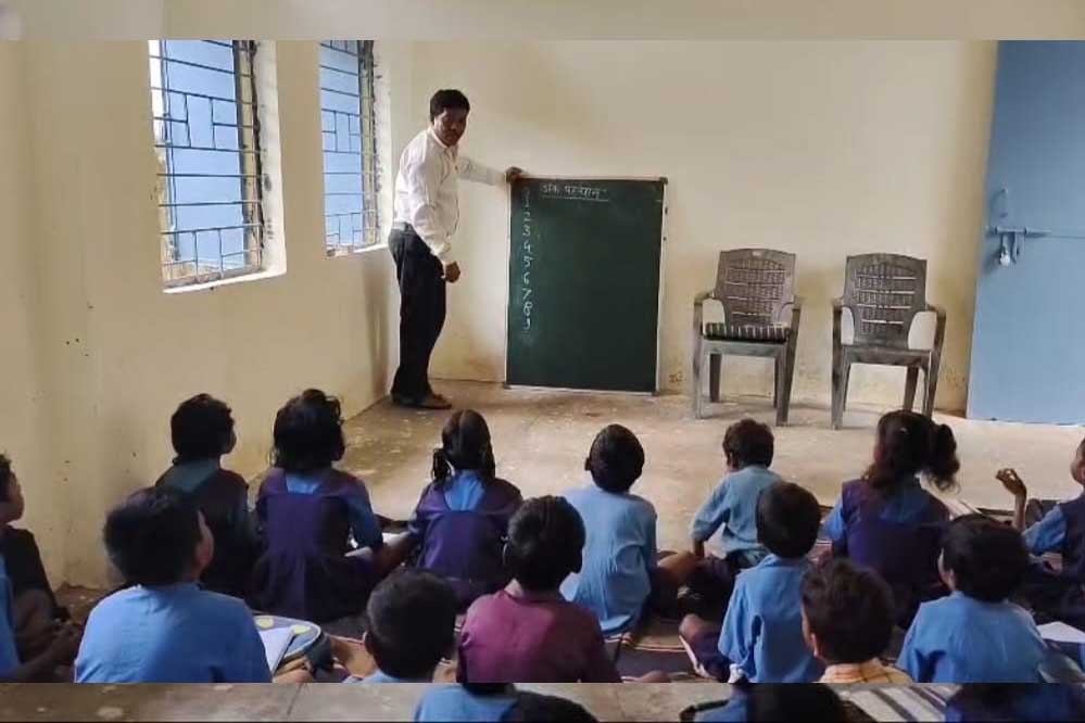 : युक्तियुक्तकरण से लौटी स्कूलों की रौनक, स्कूलों में फिर सुनाई दे रहे हिंदी अंग्रेजी के पाठ और गणित के सवालों की गूंज