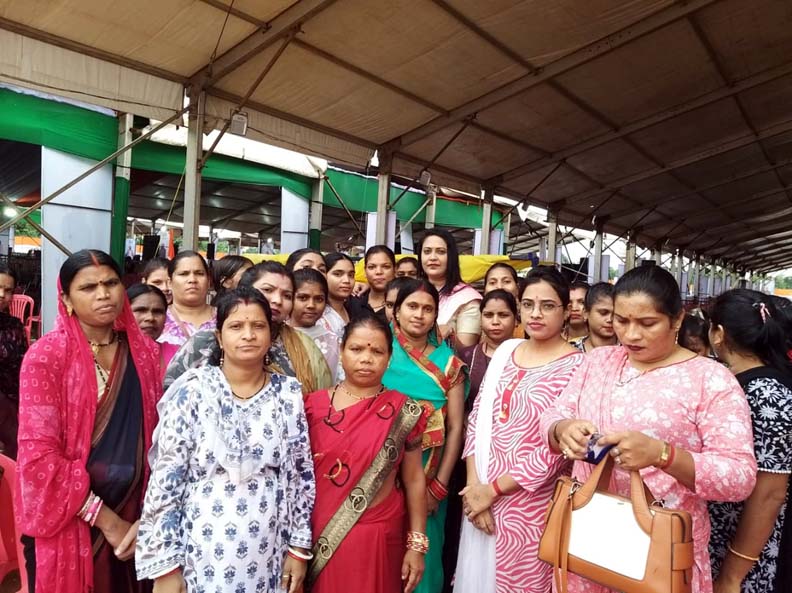 मोदी बैशाखियों पर खड़े है एक है नीतीश बाबू और चंद्रबाबू नायडू मोदी बैशाखियों पर खड़े है एक है नीतीश बाबू और चंद्रबाबू नायडू