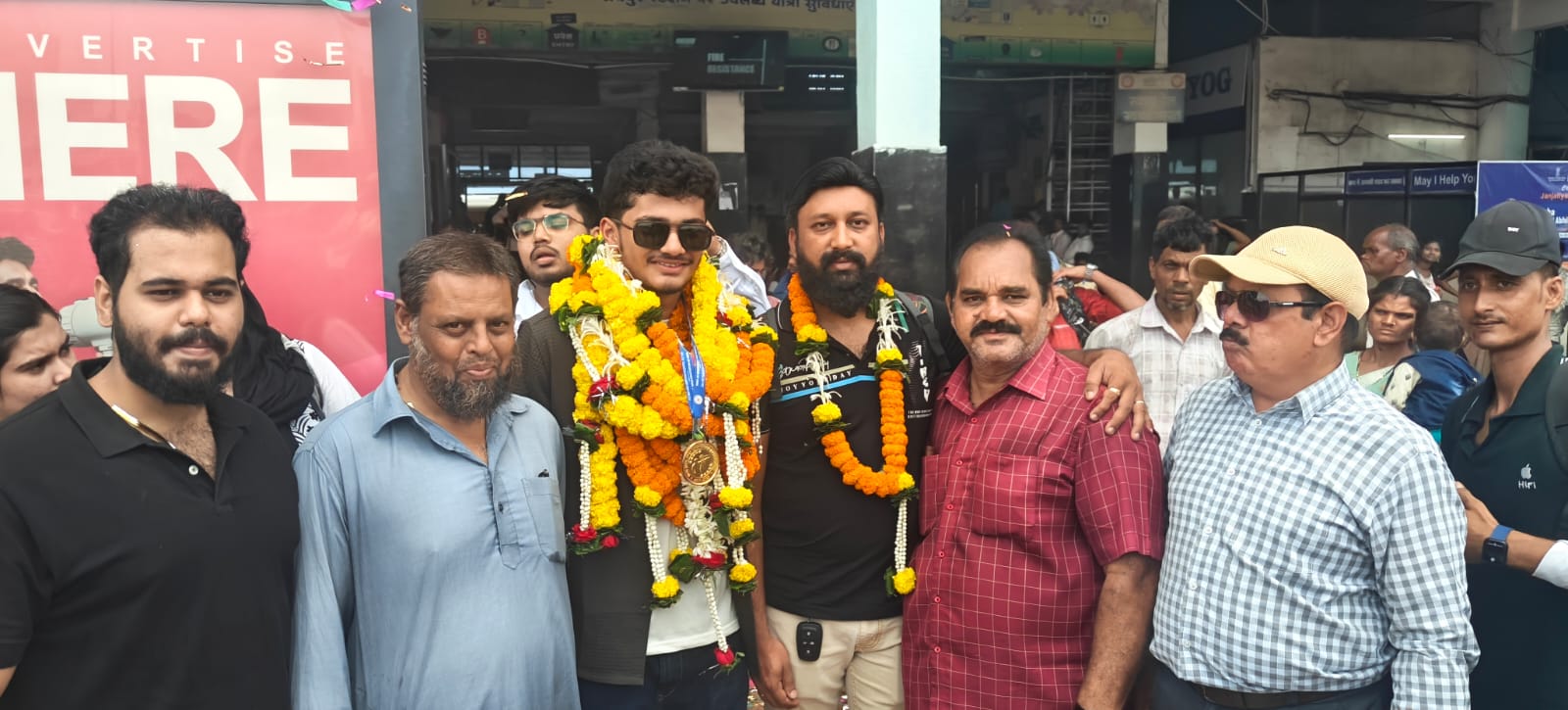 देहरादून में गोल्ड जीतकर लौटे अयान ख्वाजा का रायपुर रेलवे स्टेशन पर भव्य स्वागत देहरादून में गोल्ड जीतकर लौटे अयान ख्वाजा का रायपुर रेलवे स्टेशन पर भव्य स्वागत