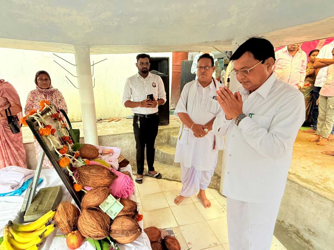 गुरु पूर्णिमा पर उद्योग मंत्री श्री देवांगन में सद्गुरु कबीर आश्रम में की पूजा अर्चना कर लिया आशीर्वाद, प्रदेश वासियों के खुशहाली की कामना की