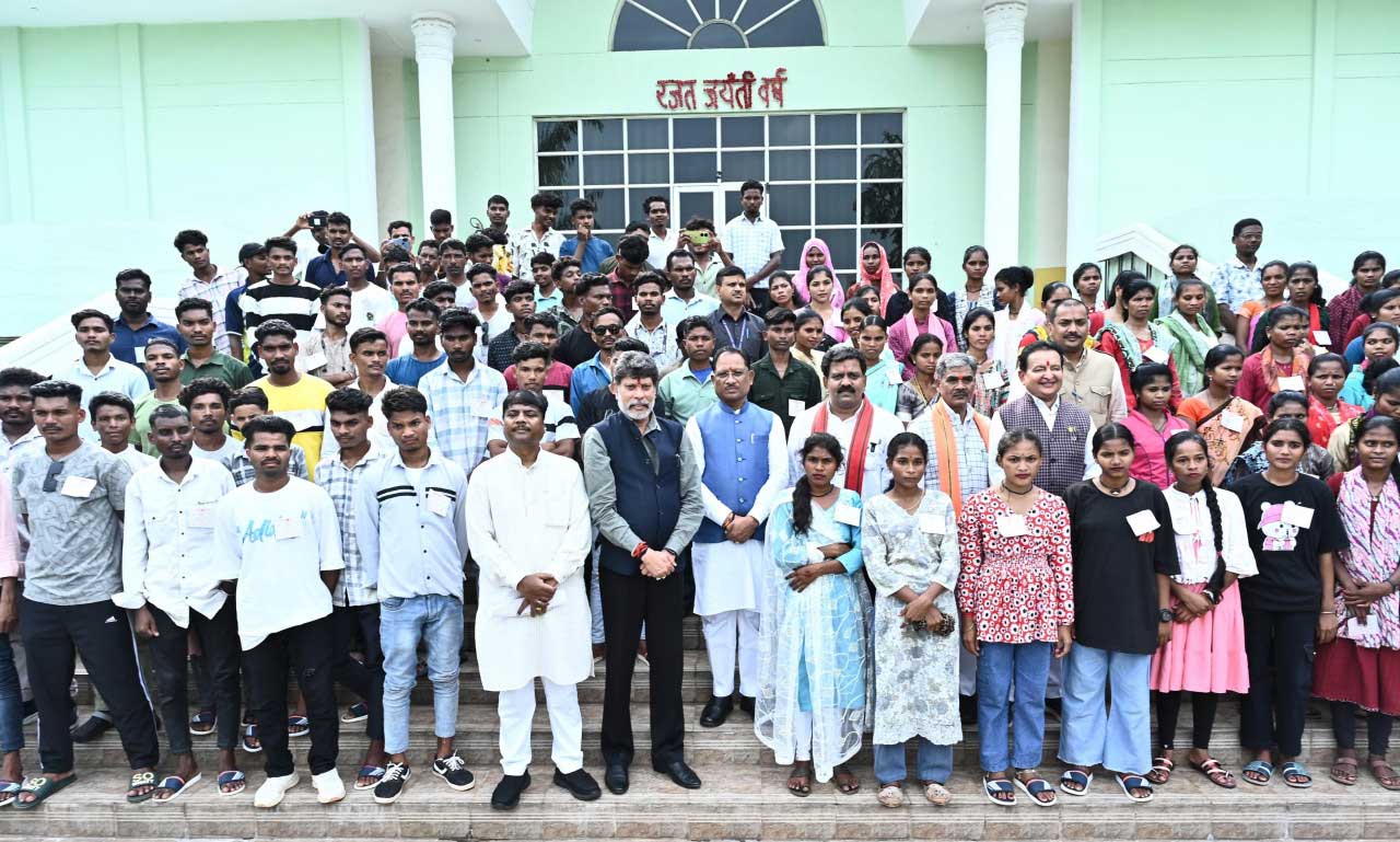 बस्तर का हर गांव बनेगा आपका अच्छा गांव- मुख्यमंत्री श्री विष्णुदेव साय बस्तर का हर गांव बनेगा आपका अच्छा गांव- मुख्यमंत्री श्री विष्णुदेव साय