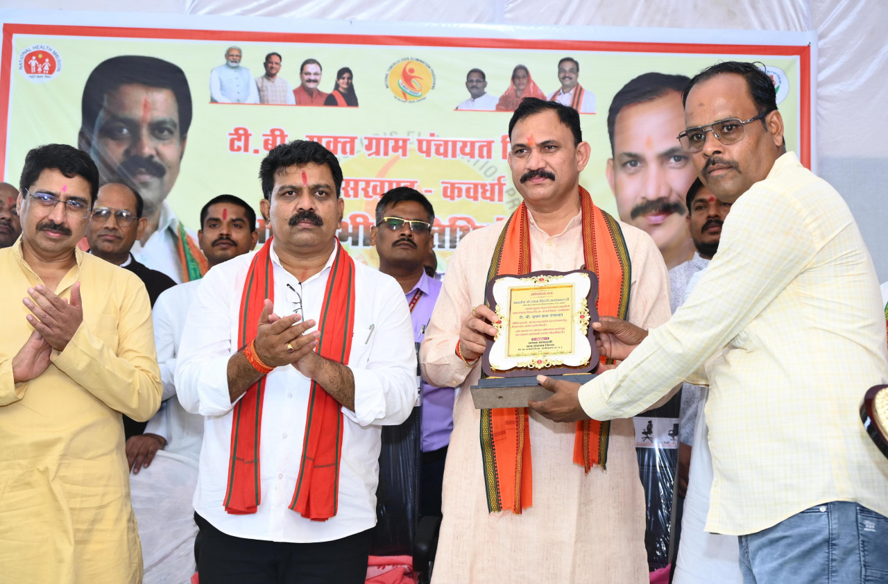 ग्राम जिंदा को मिला छत्तीसगढ़ का पहला टीबी मुक्त गांव होने का गौरव, उपमुख्यमंत्री और स्वास्थ्य मंत्री ने किया सम्मानित….