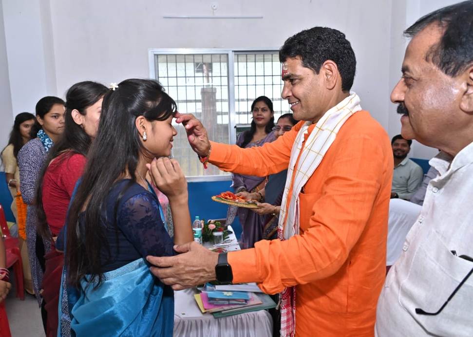 संघर्ष ही सफलता का मार्ग है, ‘‘दृढ़ संकल्प के साथ करें अध्ययन’’ – मंत्री टंकराम वर्मा…. संघर्ष ही सफलता का मार्ग है, ‘‘दृढ़ संकल्प के साथ करें अध्ययन’’ – मंत्री टंकराम वर्मा….