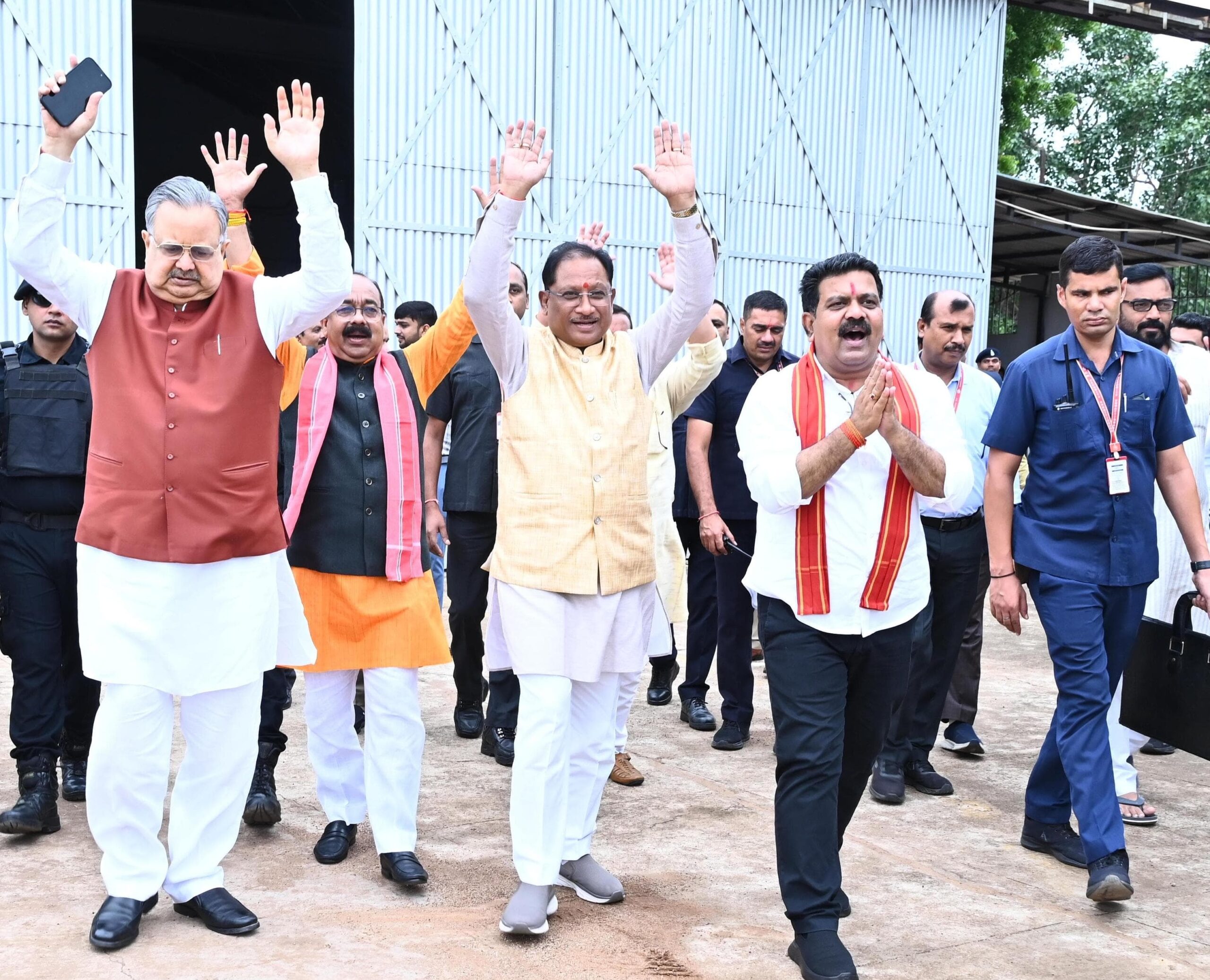 मुख्यमंत्री विष्णुदेव साय कांवड़ियों पर पुष्प वर्षा के लिए हेलीकॉप्टर से कवर्धा के लिए रवाना…