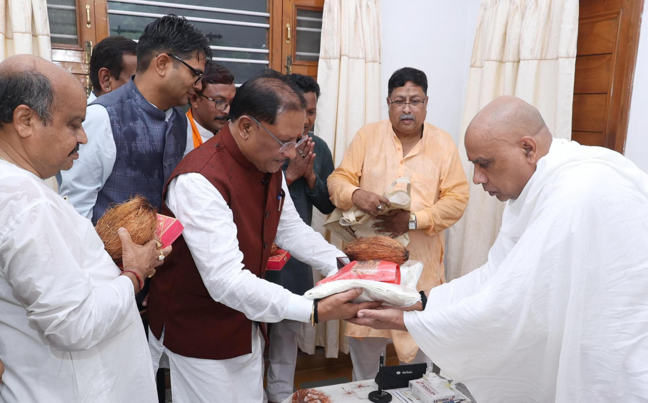 मुख्यमंत्री विष्णु देव साय गुरु पूर्णिमा पर रायगढ़ जिले के इस ग्राम में स्थित अघोर गुरुपीठ में पहुंचे, गुरु दर्शन कर प्रदेश की सुख-समृद्धि की कामना की….