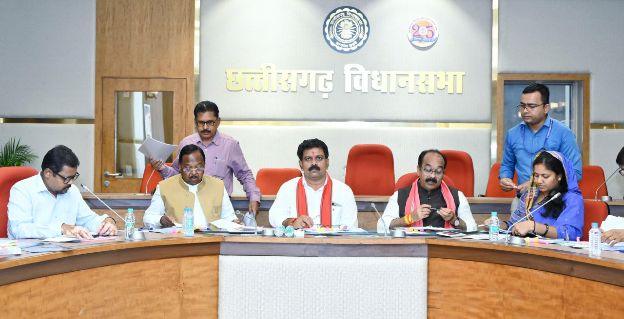 उपमुख्यमंत्री विजय शर्मा की अध्यक्षता में विशुद्ध रूप से राजनीतिक आंदोलनों से सम्बंधित दर्ज प्रकरणों पर मंत्रिपरिषद की उपसमिति की बैठक सम्पन्न…