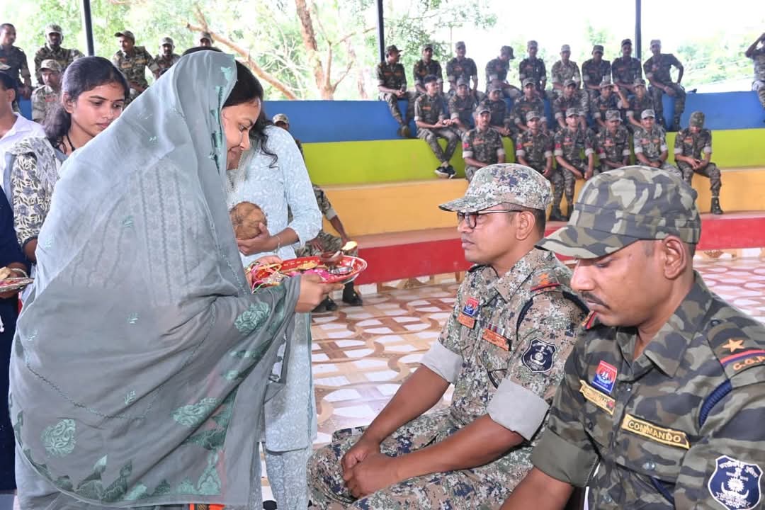 मंत्री श्रीमती राजवाड़े ने कारली पहुंचकर सुरक्षा बल के जवानों को राखी बांधकर शुभकामनाएं दीं….