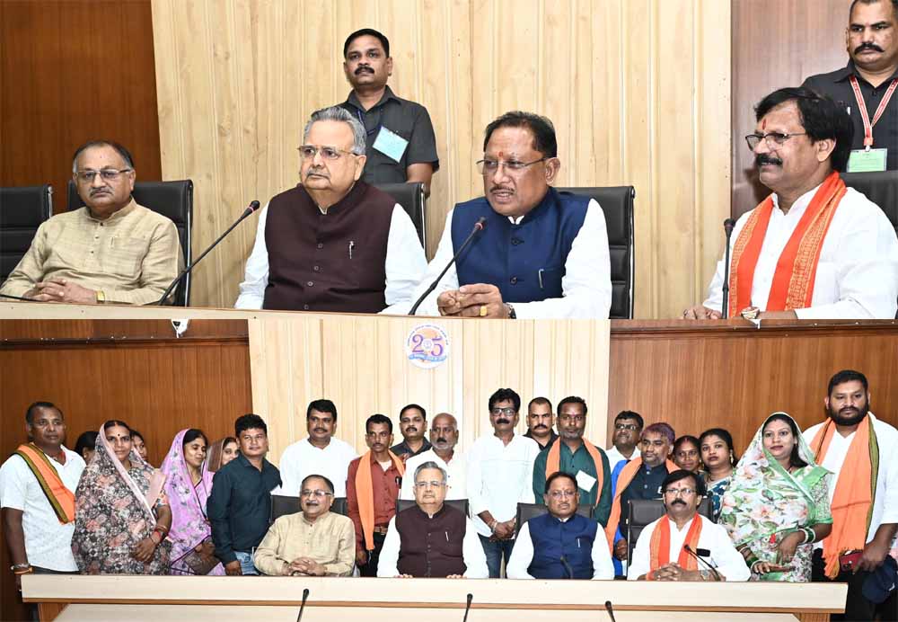 राजनांदगांव के नागरिक प्रतिनिधिमंडल ने की मुख्यमंत्री से सौजन्य भेंट राजनांदगांव के नागरिक प्रतिनिधिमंडल ने की मुख्यमंत्री से सौजन्य भेंट