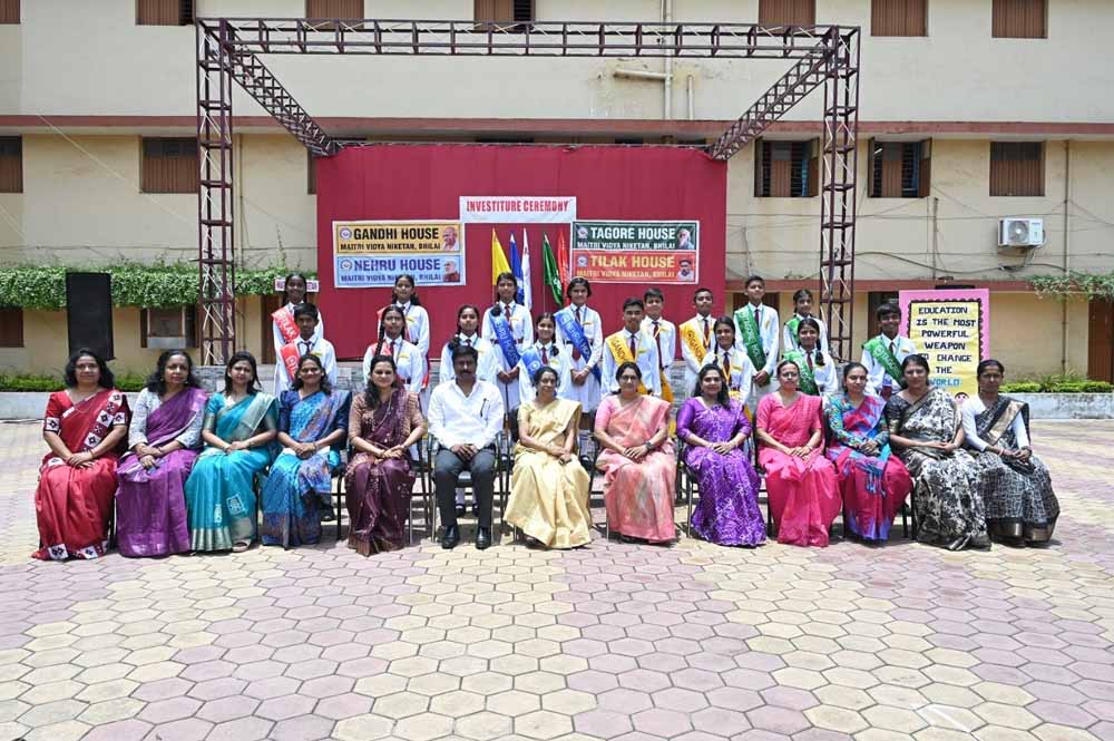 मैत्री विद्या निकेतन में अलंकरण और शपथ ग्रहण समारोह सम्पन्न